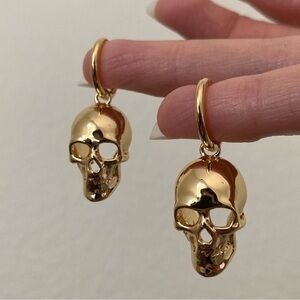 New Vanessa Mooney gold skull charm pendant hoop earrings hoops skull jewelry